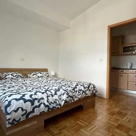 Apartma Lunca 3 *
